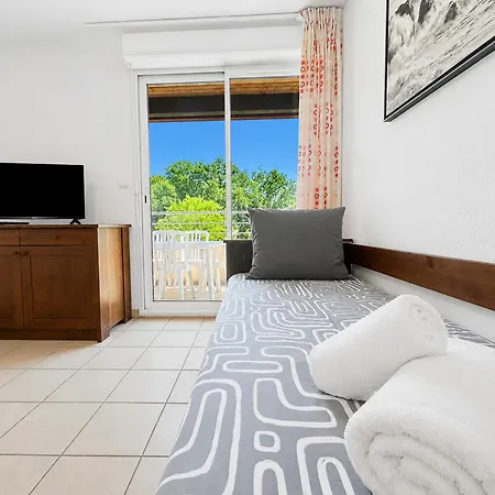 Apartament Lumineux, Piscine & Parking *