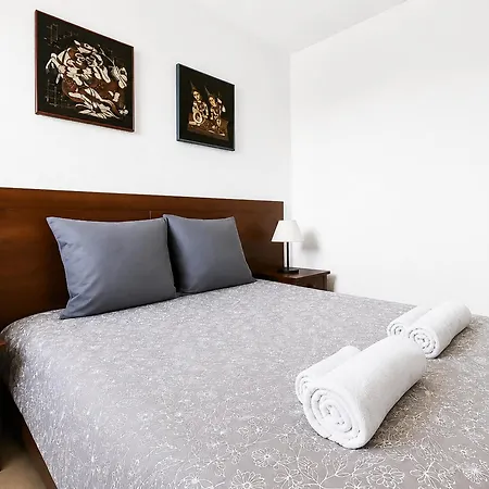 Apartament Lumineux, Piscine & Parking *